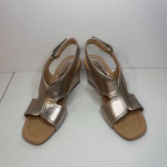 Clarks Kyarra Aster Gold Leather Wedge Sandals Slingback Womens Adjustable - Picture 8 of 12